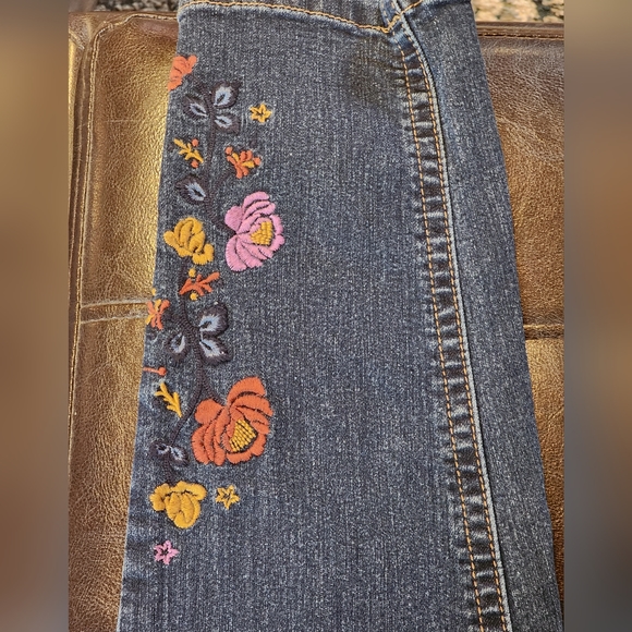 NWOT Love Indigo Premium Blue Boho Embroidery Floral Flower Jeans 8 Ankle Skinny - Picture 5 of 7